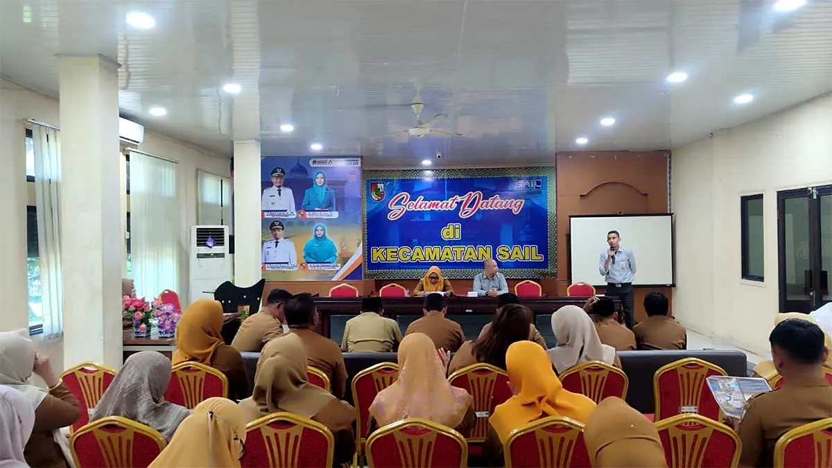 Kegiatan sosialisasi produk BRK Syariah yang digelar Unit BRK Syariah Pekanbaru Jalan Riau di Aula Kantor Camat Sail, Senin (6/7/2026).