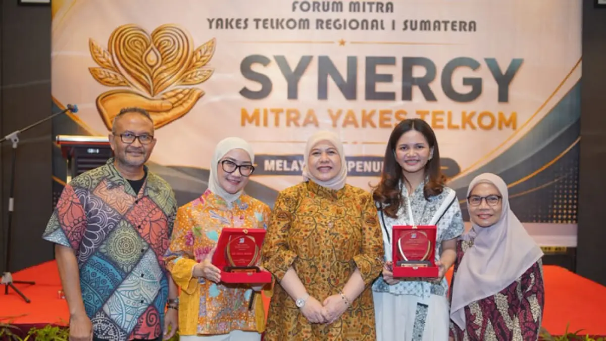 RS Awal Bros Group menerima dua penghargaan dari Yakes Telkom sebagai bentuk apresiasi atas kolaborasi dan kualitas layanan kesehatan bagi para pesertanya. (Istimewa)