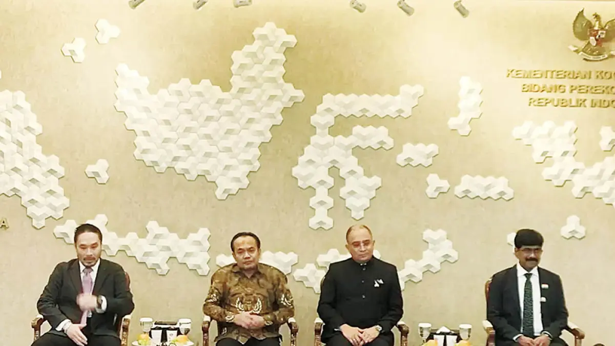 Sekretaris Kemenko Perekonomian Susiwijono Moegiarso (dua kiri) saat konferensi pers di Jakarta, Senin (6/7/2026). (Djati Waluyo/JawaPos.com)
