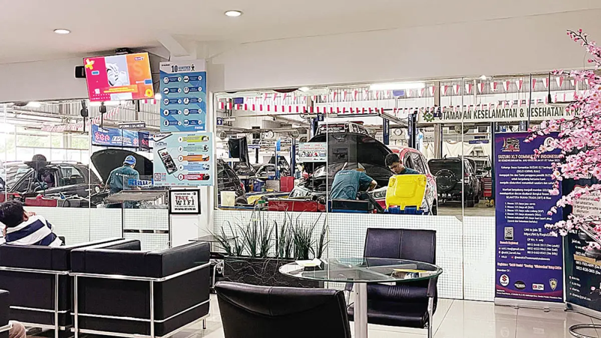 Suasana ruang tunggu yang cozy membuat pelanggan yang melakukan service di bengkel resmi&nbsp;Suzuki&nbsp;Trada merasa lebih nyaman, Senin (6/7/2026).&nbsp;(SUZUKI UNTUK RIAU POS)
