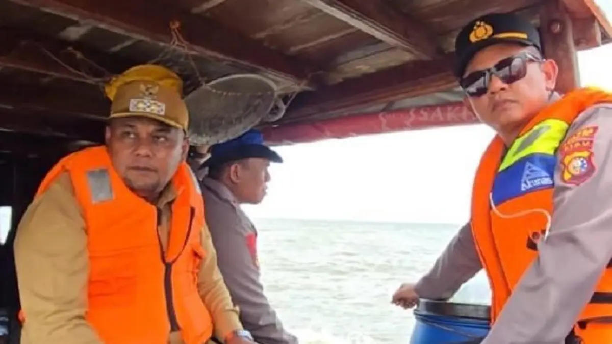 Wabup Siak Syamsurizal turun ke lokasi tenggelamnya KM Gading 2 di Pelabuhan KITB Kecamatan Sungai Apit, Selasa (7/7/2026). (Istimewa)
