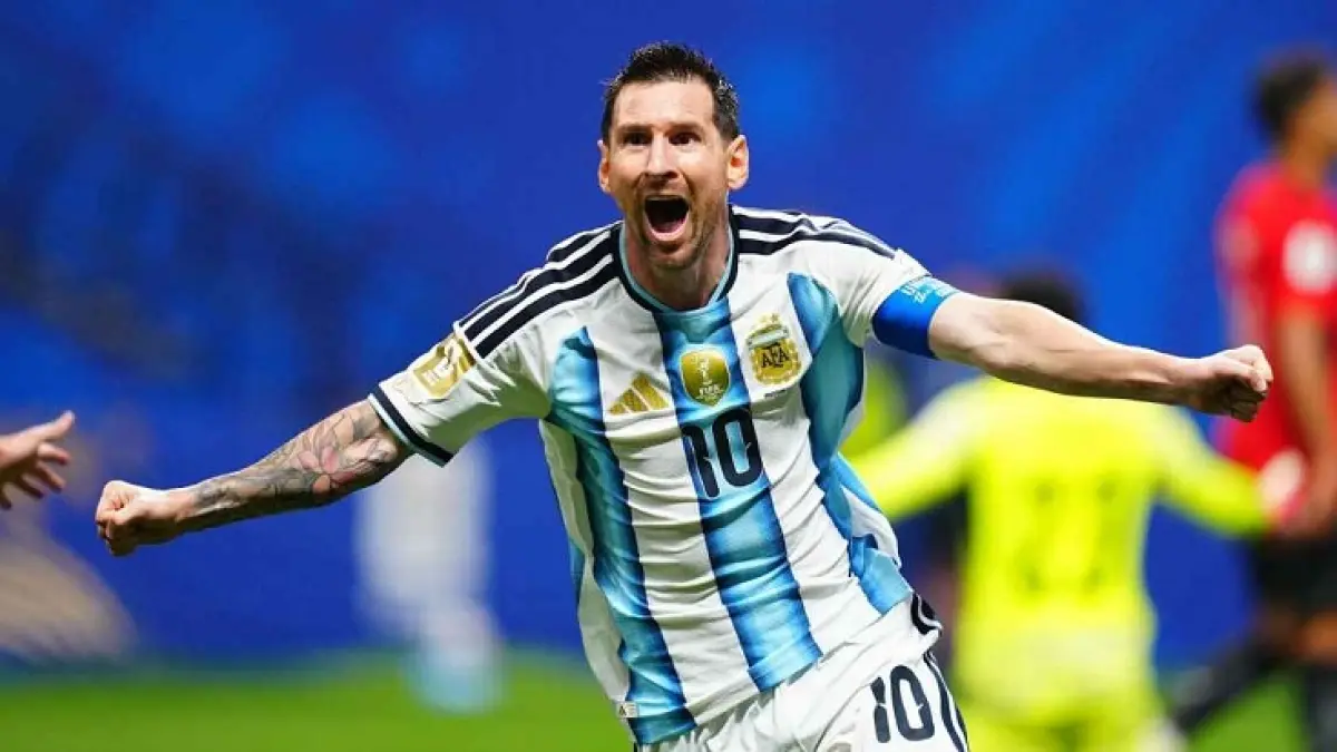 Lionel Messi merayakan gol kedua Argentina melawan Mesir. (Evrim Aydin/Anadolu via Getty Images)