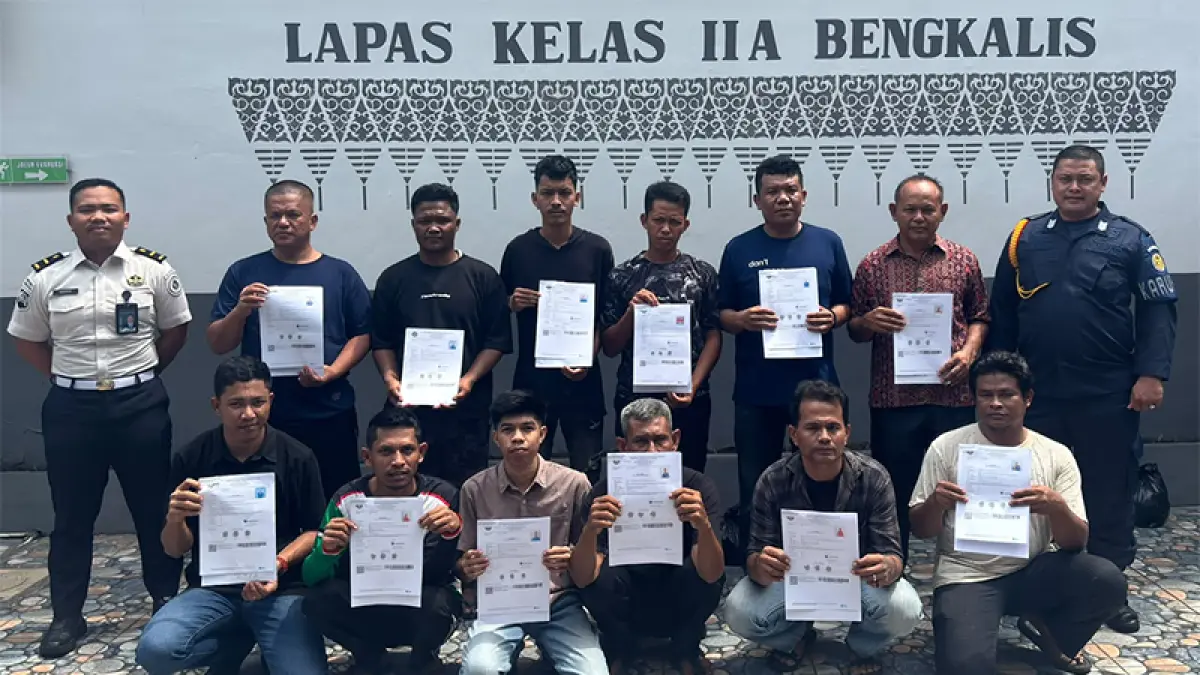 Warga binaan pemasyarakatan Lapas Bengkalis menerima hak PB dan CB di Lapas Bengkalis, Rabu (8/7/2026). (Istimewa)