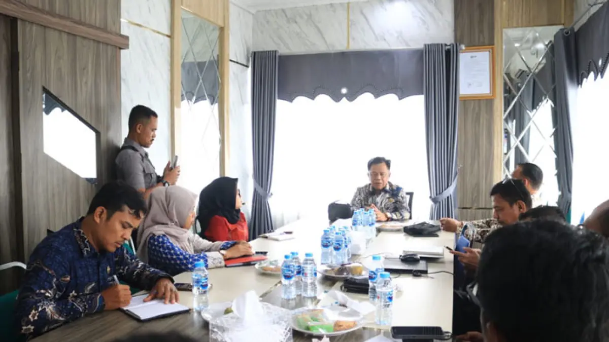 Bupati Kepulauan Meranti H Asmar pimpin rapat koordinasi di Ruang Rapat Bupati, Kamis (9/7/2026). (Istimewa)