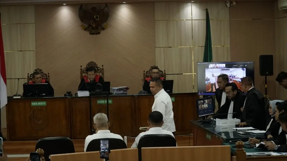 Gubernur Riau nonaktif Abdul Wahid usai mendengar bacaan tuntutan dari jaksa penuntut umum KPK di Pengadilan Tipikor,Pekanbaru, Kamis (9/7/2026)  (MHD AKHWAN/RIAUPOS)