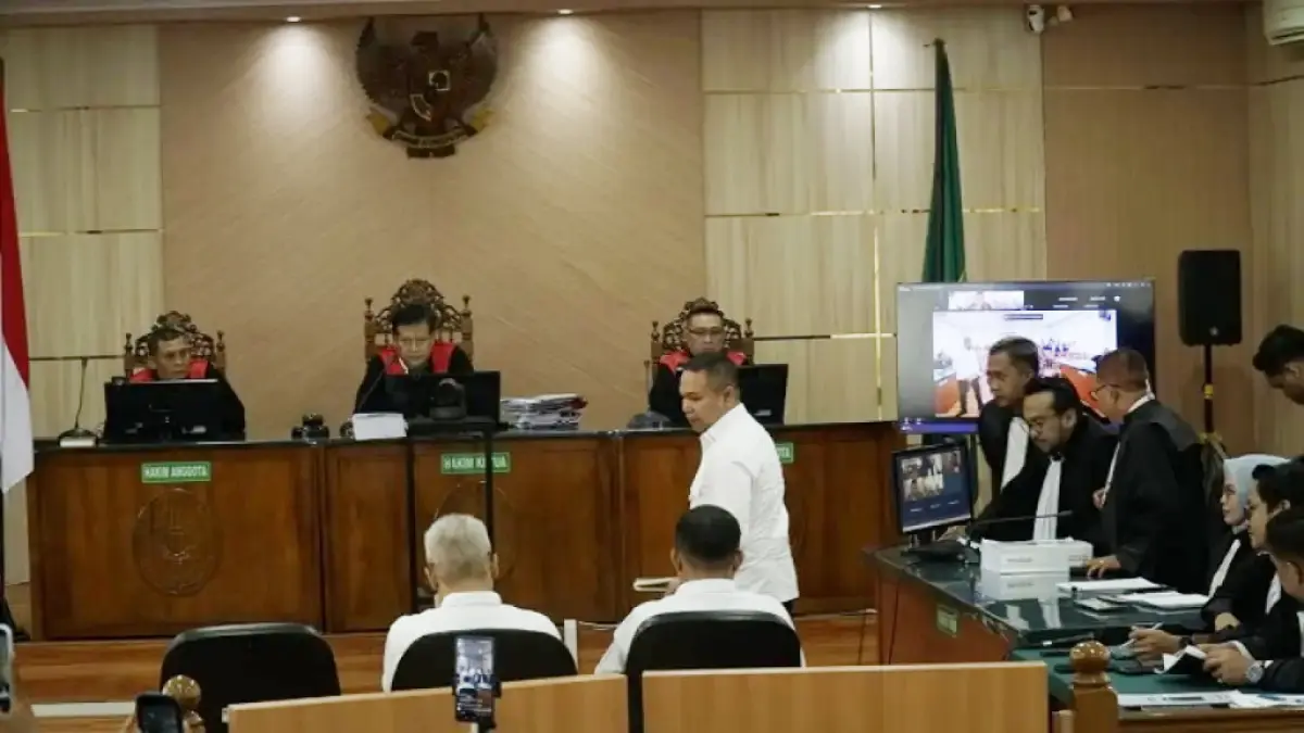 Gubernur Riau nonaktif Abdul Wahid usai mendengar bacaan tuntutan dari jaksa penuntut umum KPK di Pengadilan Tipikor,Pekanbaru, Kamis (9/7/2026) (MHD AKHWAN/RIAUPOS)