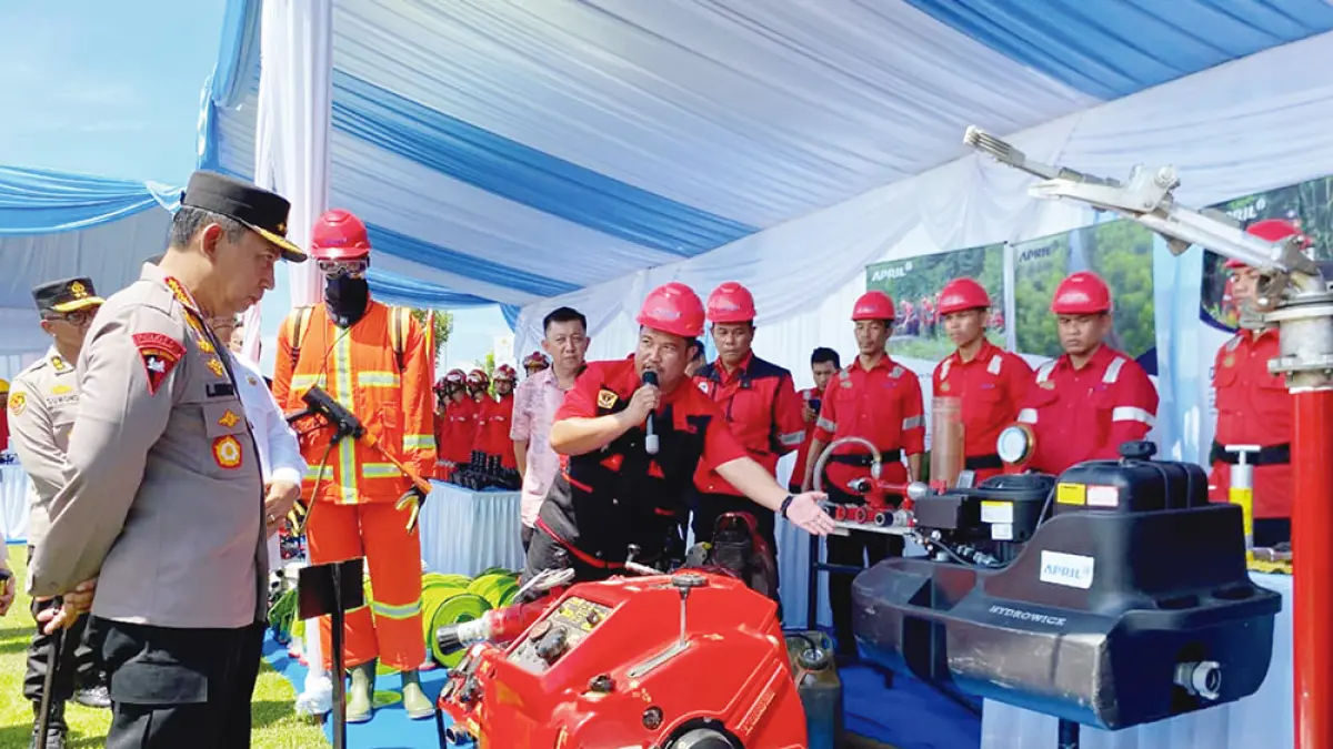 Kapolri beserta rombongan meninjau stan RAPP dalam kegiatan Gelar Kesiapan Penanggulangan Kebakaran Hutan dan Lahan di SPN Polda Riau, Jalan Raya Pekanbaru-Bangkinang, Kualu Nenas, Kecamatan Tambang, Kabupaten Kampar, Rabu (8/7/2026). (RAPP UNTUK RIAU POS)