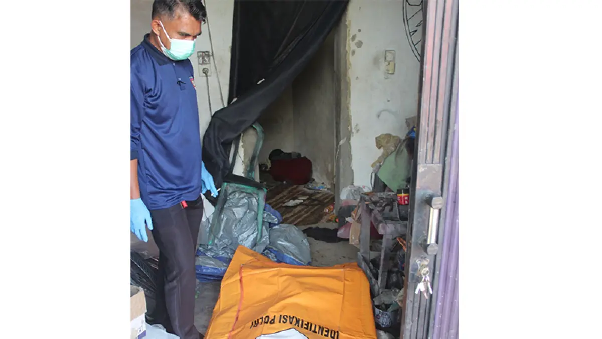 Tim Inafis Polres Kampar melakukan olah TKP dan identifikasi penemuan korban yang meninggal dunia di kios Jalan Prof M Yamin, Kelurahan Langgini, Kecamatan Bangkinang Kota, Kabupaten Kampar, Kamis (9/7/2026) pagi. (Humas Polres Kampar untuk Riaupos.co)