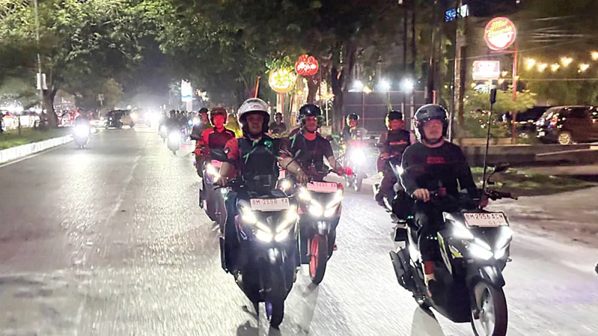  Konvoi Night Ride mengelilingi Kota Pekanbaru menjadi salah satu agenda dalam iven Vario Street Nation 2026, belum lama ini.(Capella Honda Riau untuk riau pos)
