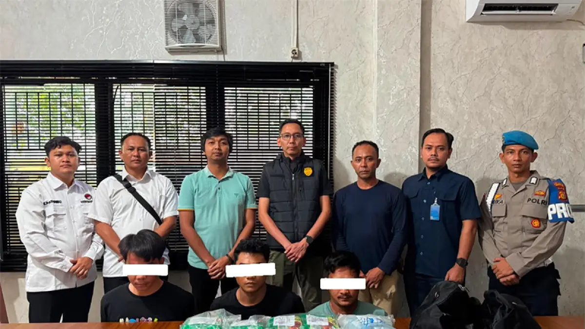 Tim Opsnal Satresnarkoba Polres Bengkalis mengamankan tiga pelaku bersama barang bukti narkotika jenis sabu dan pil ekstasi di Mapolres Bengkalis. (Istimewa)