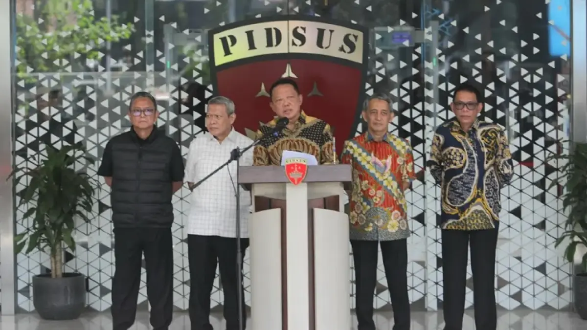 Febrie Adriansyah menyampaikan keterangan pers di Gedung Bundar Jampidsus Kejagung, Jakarta, Jumat (10/7/2026). (Dery Ridwansah/ JawaPos.com)