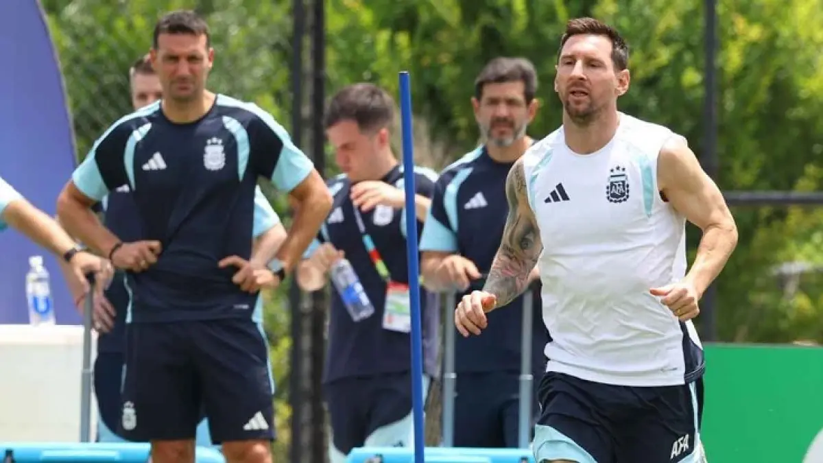 Juara bertahan Piala Dunia, Argentina, akan menghadapi Swiss dalam pertandingan perempatfinal Piala Dunia 2026, Ahad pagi WIB. (Alejandro Pagni/Getty Images)
