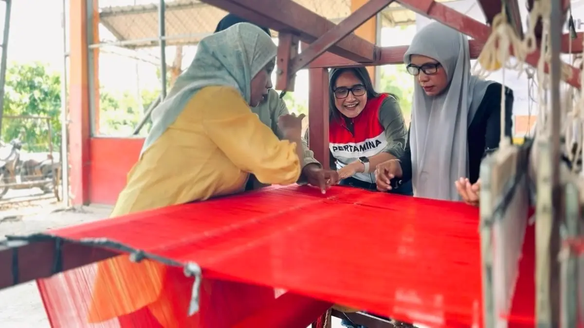 Pengrajin tenun di Kelurahan Limbungan,Kecamatan Rumbai Timur,Pekanbaru kembali bangkit dan produktif. Tak sekadar melestarikan budaya, namun juga siap mendukung perekonomian dan kesejahteraan masyarakat setempat. henny elyati/riau pos