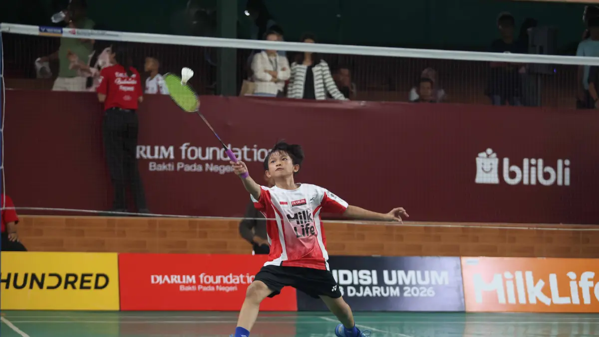 Seorang peserta kategori putra saat Audisi Umum PB Djarum 2026 wilayah Pekanbaru di GOR Angkasa, Jalan Angkasa, Kecamatan Payung Sekaki, Jumat (10/7/2026). PB Djarum 2026 untuk Riau Pos