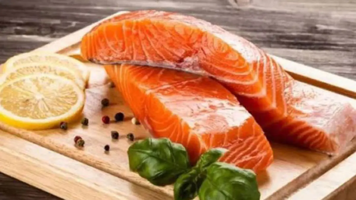 Ilustrasi ikan salmon yang kaya vitamin D. (Freepik)
