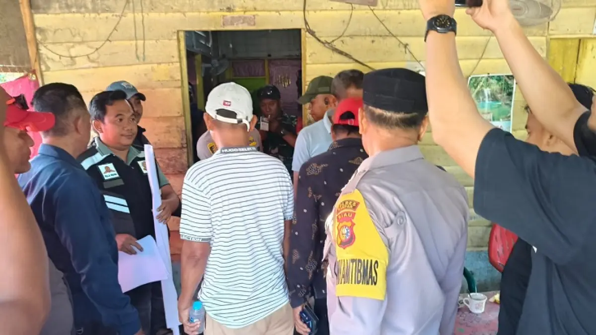 Polsek Tapung bersama Tim Yustisi Kabupaten Kampar menyegel tujuh kafe yang diduga menjadi lokasi gangguan keamanan dan ketertiban masyarakat (kamtibmas) di Desa Gading Sari, Kecamatan Tapung, Sabtu (11/7/2026). (Humas Polres Untuk Riaupos.co)