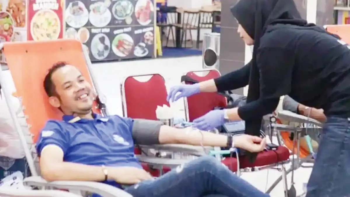 Secretary PT Bima Sakti Pertiwi Mal Pe­kanbaru, Riza Budi melakukan donor darah yang di­taja Mal Pekanbaru, belum lama ini. Kegiatan do­nor darah kembali dijadwalkan pada Rabu (29/7/2026) mendatang di Lantai 3 Mal Pekanbaru.(PT Bima Sakti Pertiwi Mal Pekanbaru untuk riau pos)