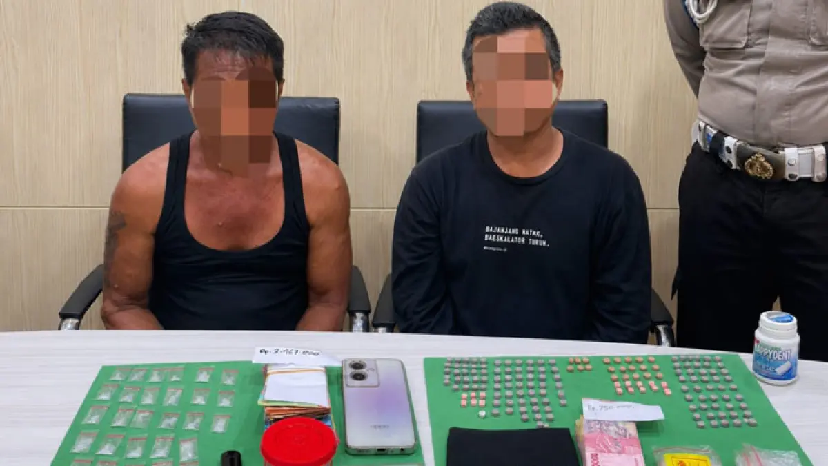 Petugas membekuk dua bandar sekaligus pengedar narkoba yang diduga mengendalikan peredaran di dua kawasan rawan kawasan Pangeran Hidayat dalam operasi yang digelar pada Kamis (9/7/2026). (Polresta Pekanbaru untuk Riaupos.co)