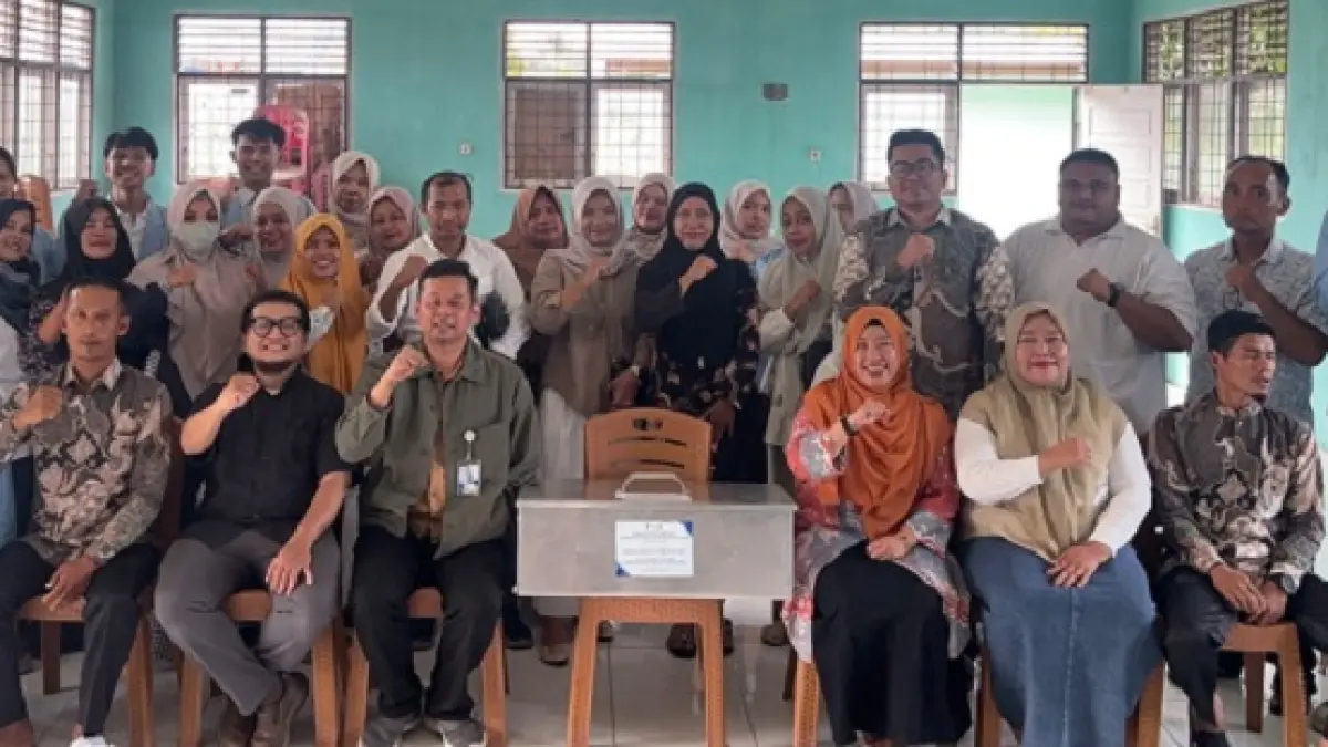 Tim PKM-Kukerta Unri foto bersama Kelompok Usaha Bersama&nbsp;(KUB) Desa Rumbio,&nbsp;beserta perangkat Desa Rumbio, Kabupaten Kampar, Kamis (9/7/2026).&nbsp;(Unri untuk Riau Pos)