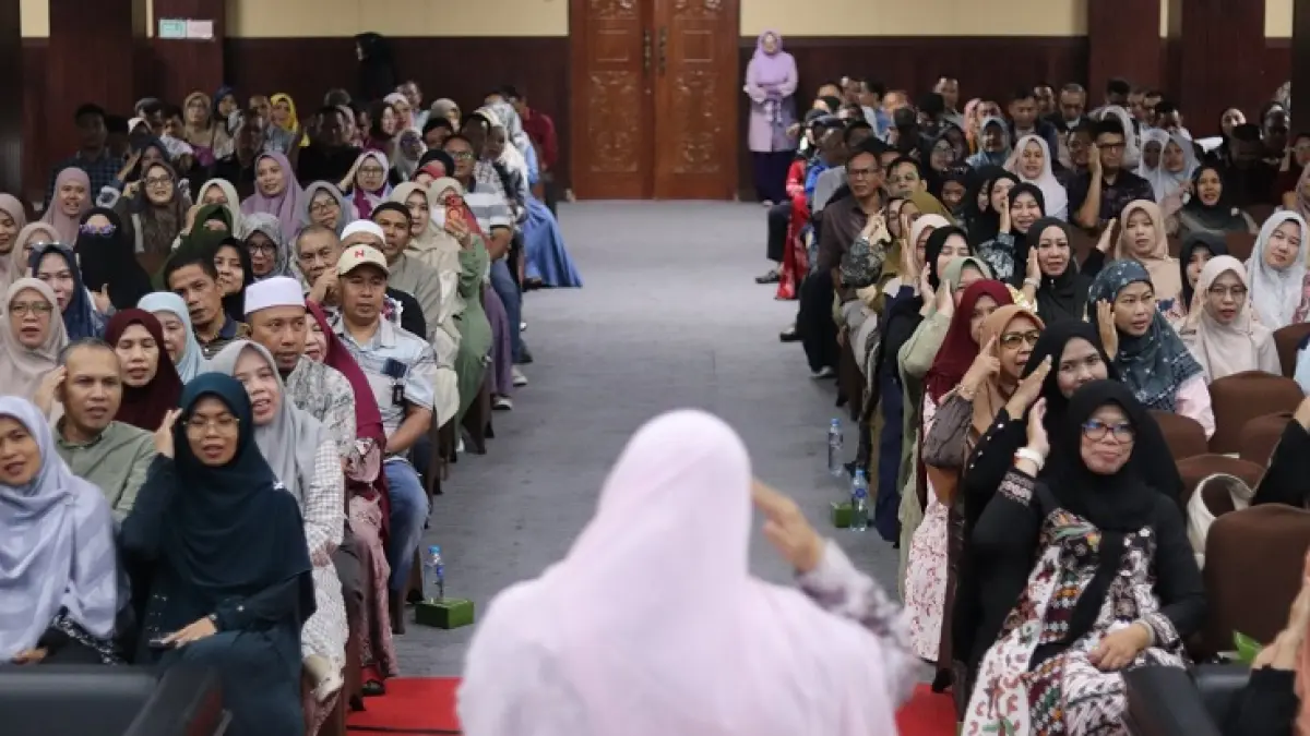 Wali murid MAN 1 Pekanbaru saat mendengarkan narasumber  internasional, Pimpinan Perguruan Diniyah Puteri Padang Panjang Fauziah Fauzan El Muhammady SE Akt MSi pada MATAMUDA MAN 1 Pekanbaru, Rabu (8/7/2026). (Humas MAN 1 Pekanbaru untuk Riau Pos)