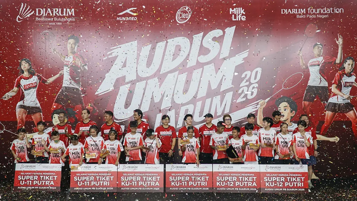 Foto bersama Penyerahan Super Tiket bergabung ke PB Djarum  untuk wilayah Pekanbaru yang telah mengikuti Audisi Umum PB Djarum 2026 dari 306 peserta dari berbagai kategori usia di GOR Angkasa  di Jalan Angkasa,Pekanbaru,Ahad (12/7/2026).(MHD AKHWAN/RIAUPOS)