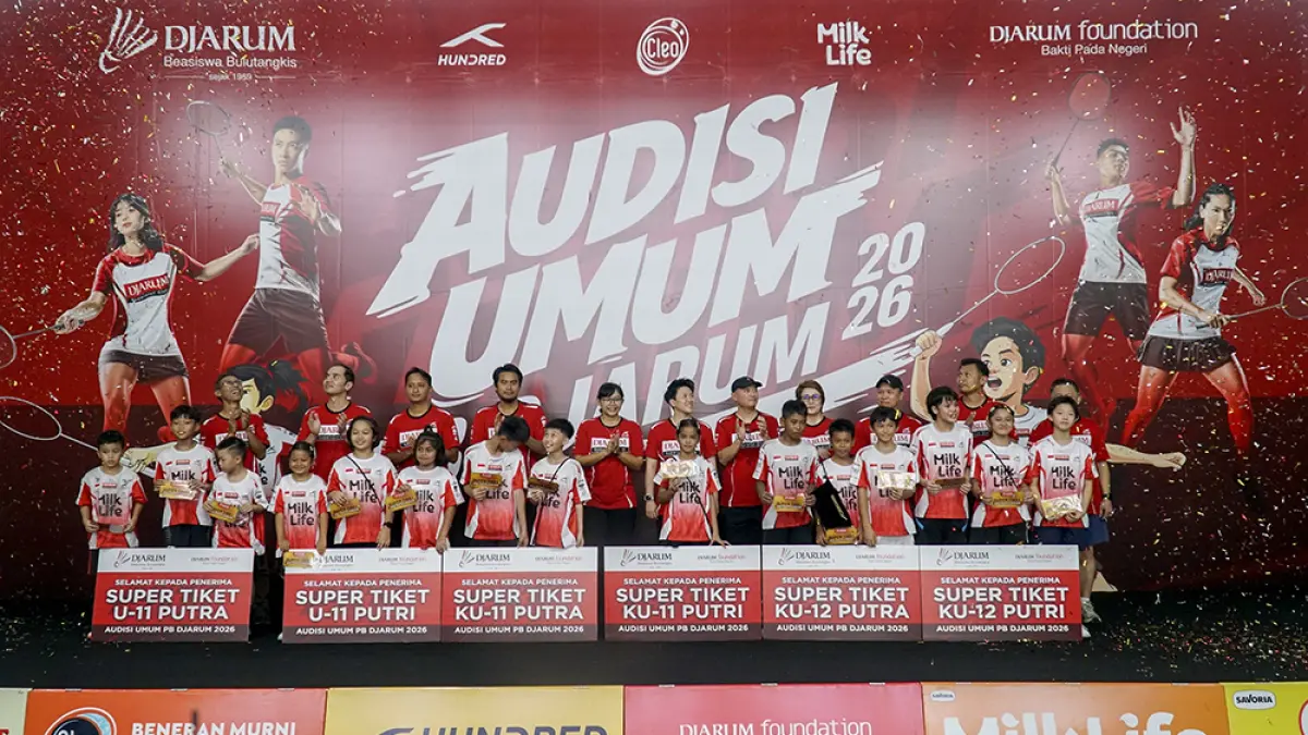 Foto bersama Penyerahan Super Tiket bergabung ke PB Djarum  untuk wilayah Pekanbaru yang telah mengikuti Audisi Umum PB Djarum 2026 dari 306 peserta dari berbagai kategori usia di GOR Angkasa  di Jalan Angkasa,Pekanbaru,Ahad (12/7/2026).(MHD AKHWAN/RIAUPOS)