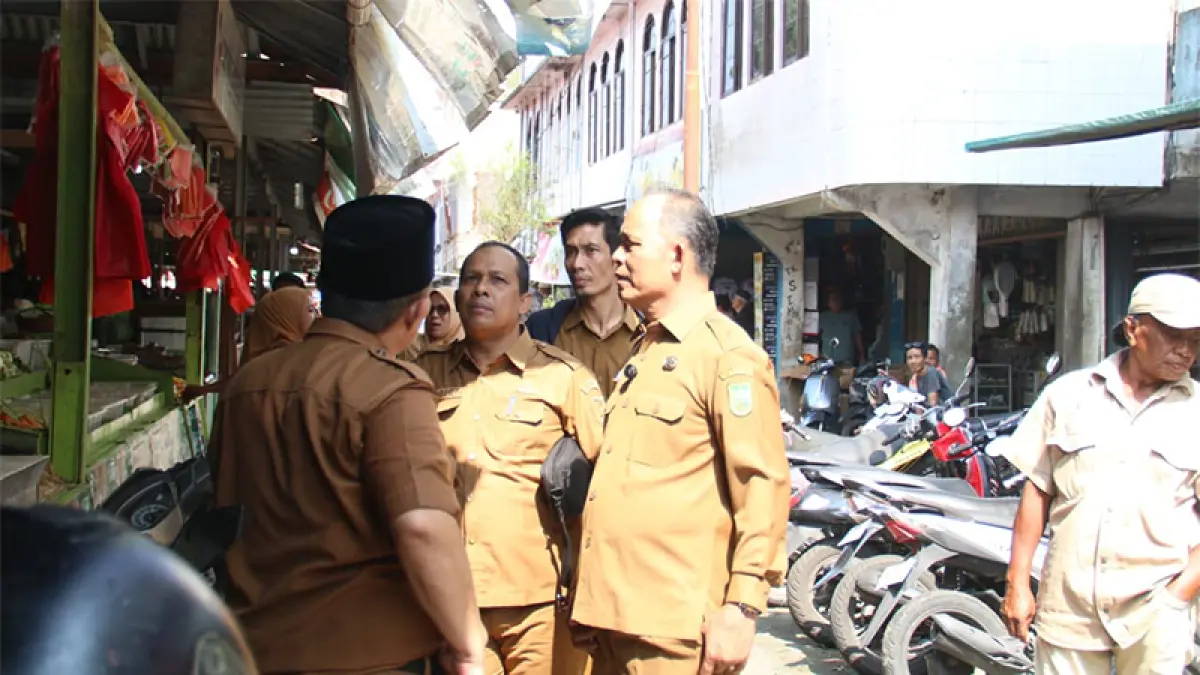 Bupati Inhil Herman meninjau Tempat Penampungan Sementara menjelang pembangunan Pasar Tembilahan, Selasa (14/7/2026).(Istimewa)