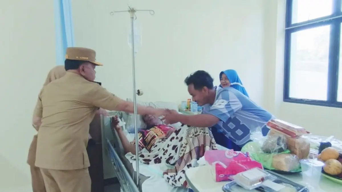 Bupati Kepulauan Meranti AKBP (Purn) H Asmar melakukan inspeksi mendadak (sidak) ke Rumah Sakit Umum Daerah (RSUD) Kabupaten Kepulauan Meranti di Jalan Dorak, Selasa (14/7/2026). (Wira Saputra/Riaupos.co)