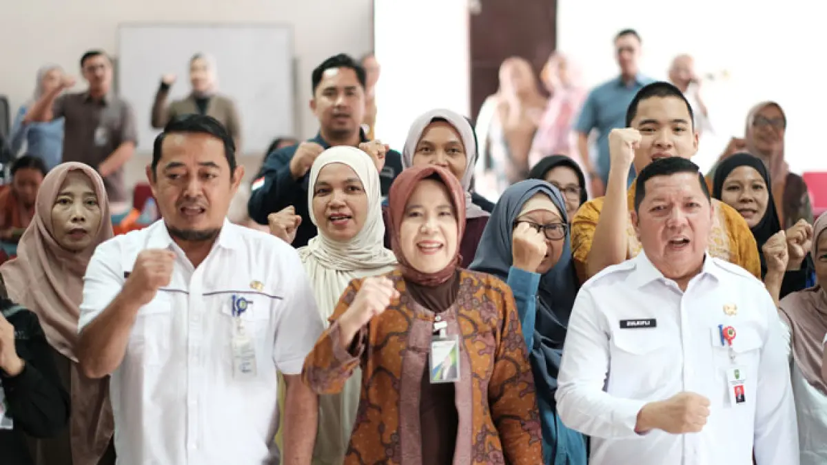 (Kiri - Ka) Asisten I Setda Riau Zulkifli Syukur bersama Kakanwil BPJS Ketenagakerjaan Sumbarriau Kepri, Ibkar Saloma dan Kepala UPT Pelatihan Koperasi dan UMKM Dinas Perindustrian, Perdagangan, Koperasi, Usaha Kecil dan Menengah Provinsi Riau, Mursidik saat membuka kegiatan Program PEKA, Rabu (15/7/2026). (Istimewa)