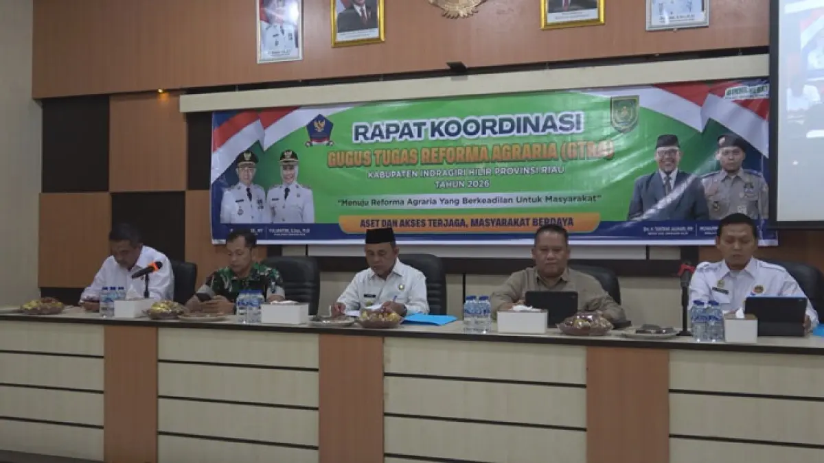 Bupati Inhil Herman membuka Rakor Gugus Tugas Reforma Agraria Kabupaten Inhil di Aula Kantor Bapperida Inhil, Rabu (15/7/2027). (Istimewa)