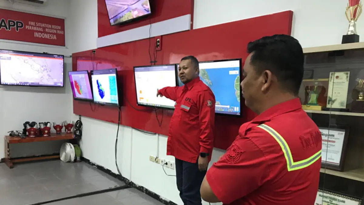 FOM Head PT Arara Abadi Richard Sudinardo, didampingi Staff Operation Fitra menjelaskan kepada media tentang Kesiagaan Sistem dan Teknologi Pencegahan Karhutla PT Arara Abadi-APP Group.(Istimewa)