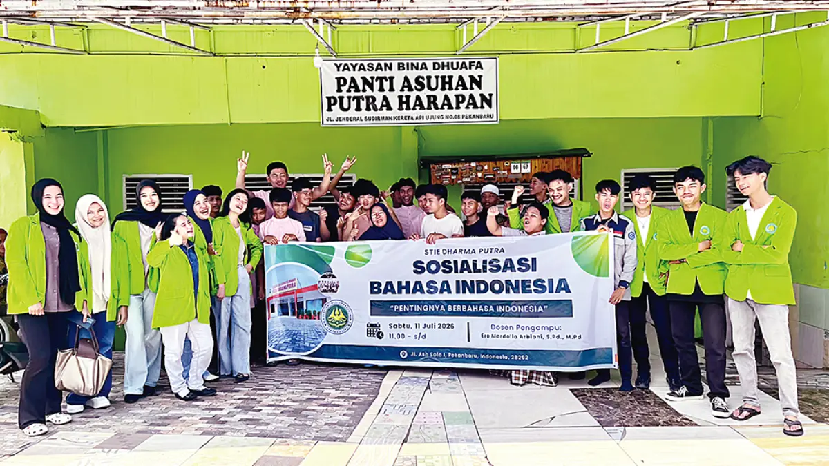 KEGIATAN EDUKASI: Mahasiswa STIE Dharma Putra Pekanbaru menggelar penyuluhan di Panti Asuhan Putra Harapan, Sabtu (11/7/2026). (STIE DHARMA PUTRA untuk riau pos).