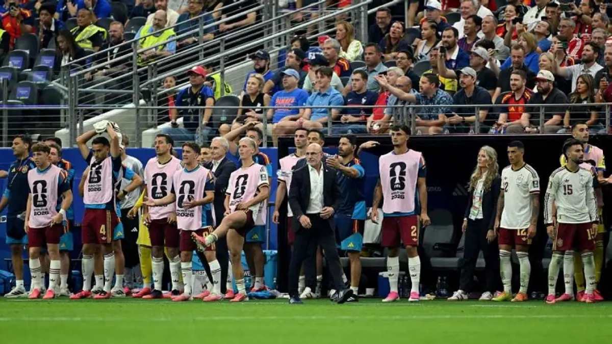 Timnas Spanyol besutan Luis de la Fuente mengalahkan Prancis 2-0 untuk melaju ke final Piala Dunia 2026. (Getty Images)