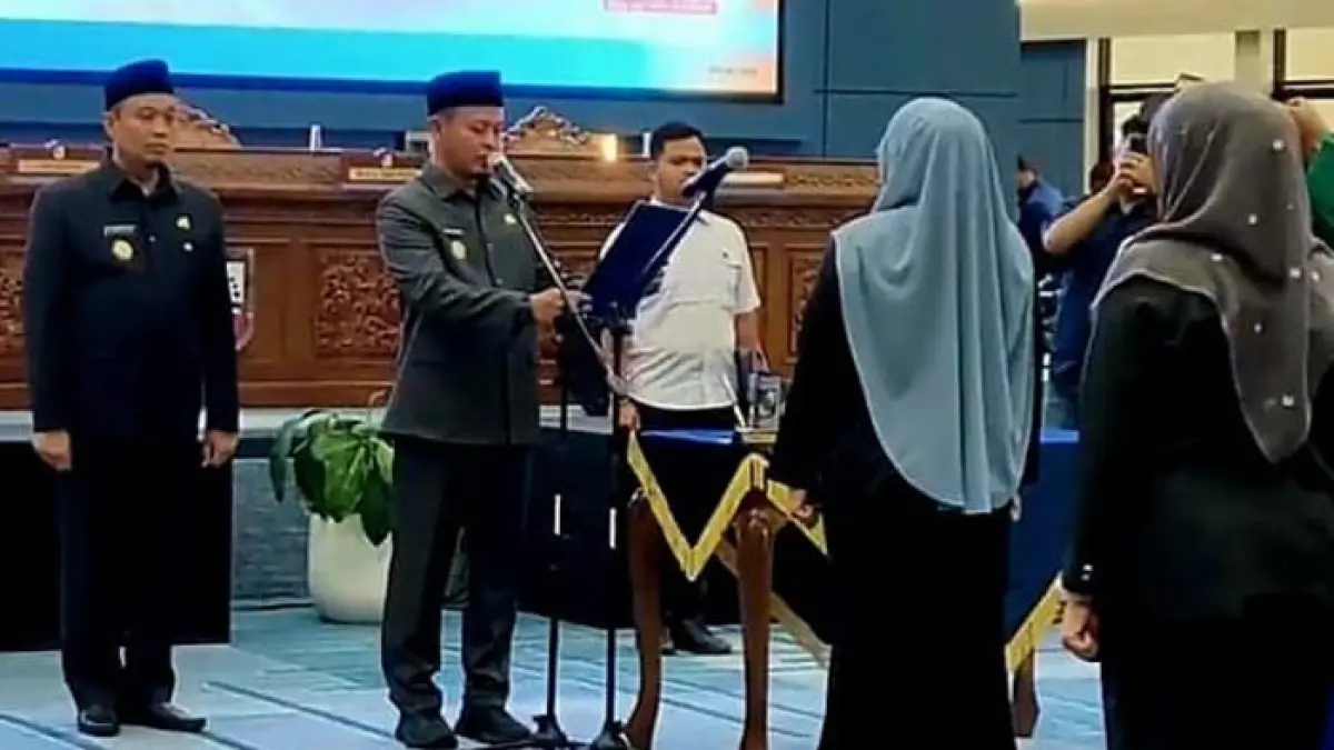 Wako Pekanbaru Agung Nugroho melantik 7 pejabat administrator (eselon III) dan 9 pejabat fungsional di aula lantai 6 Perkantoran Tenayan Raya, Rabu (15/7/2026). (Istimewa)