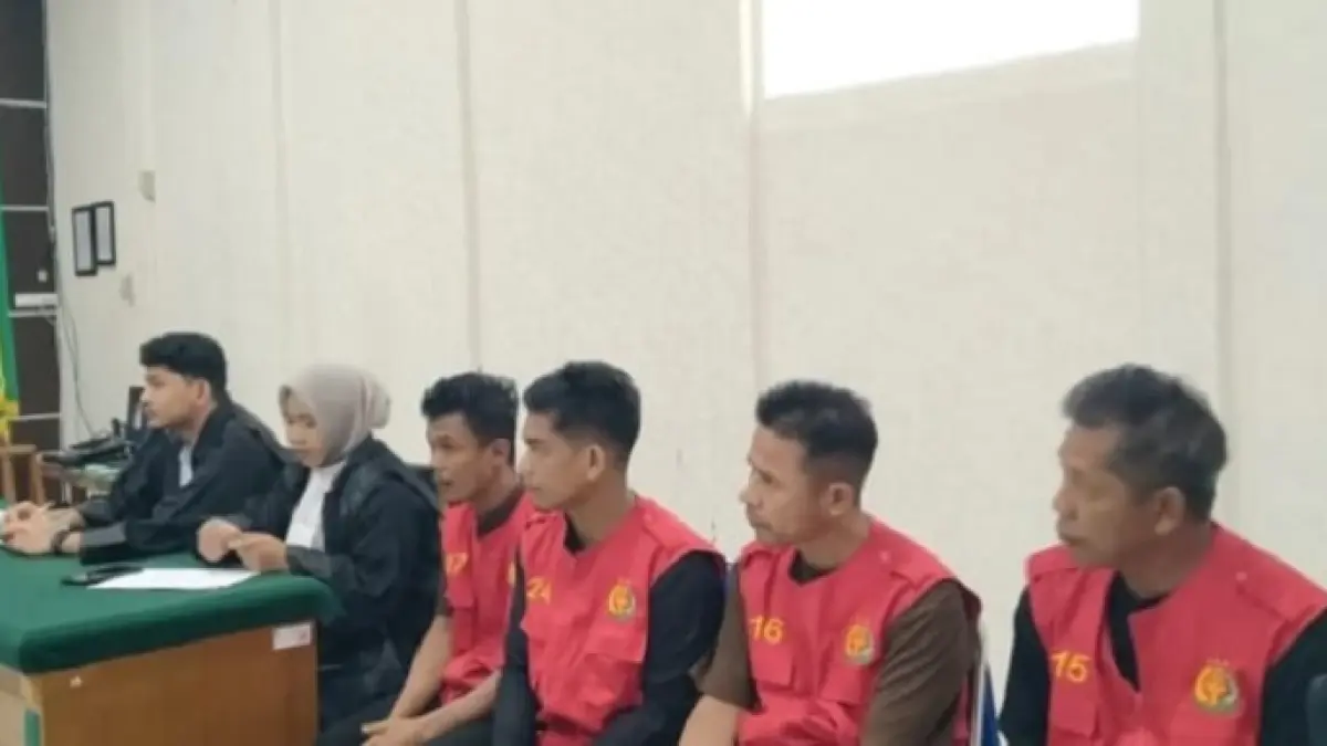 Empat terdakwa TPPO saat menjalani sidang pembacaan dakwaan JPU Kejari Bengkalis di sidang di Pengadilan Negeri Bengkalis, Selasa (14/7/2026). (Istimewa)