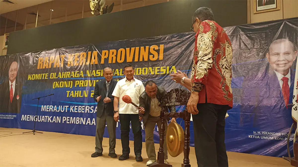 Pembukaan Rakerprov KONI Riau Tahun 2026 oleh Kadispora Riau Yurnalis. (Istimewa)