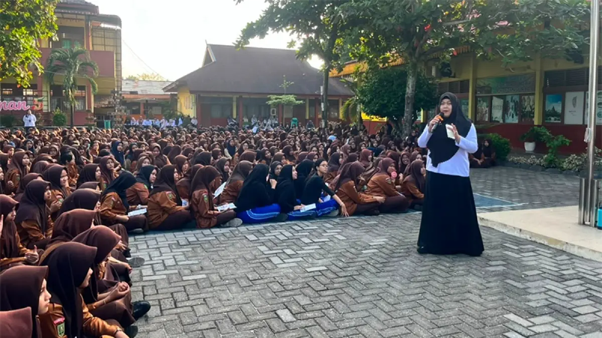 Penyuluh Hukum Kanwil Kemenkum Riau melakukan upaya pencegahan bully di SMAN 5 Pekanbaru, Rabu (15/7/2026). (Ft Humas Kanwil Kemenkum Riau)
