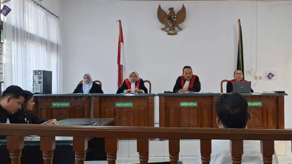 Terdakwa perkara korupsi Dana PI 10 Persen Mantan Utama Direktur SPRH, Rahman, menghadapi vonis di Pengadilan Tipikor Pekanbaru, Kamis (16/7/2026). (Hendrawan Kariman/Riaupos.co)