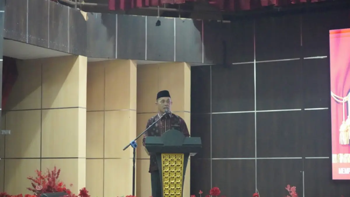  Bupati Inhil Herman memberikan sambutan dalam acara pisah sambut Kapolres Inhil di Gedung Engku Kelana Tembilahan, Jumat (16/7/2026). (Diskominfo Inhil)