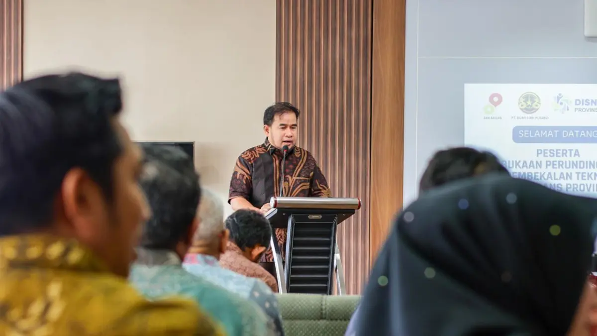 Direktur PT Bumi Siak Pusako, Robi Junipa saat memberikan sambutan pada perundingan perjanjian kerja bersama (PKB) dengan stakeholder terkait.