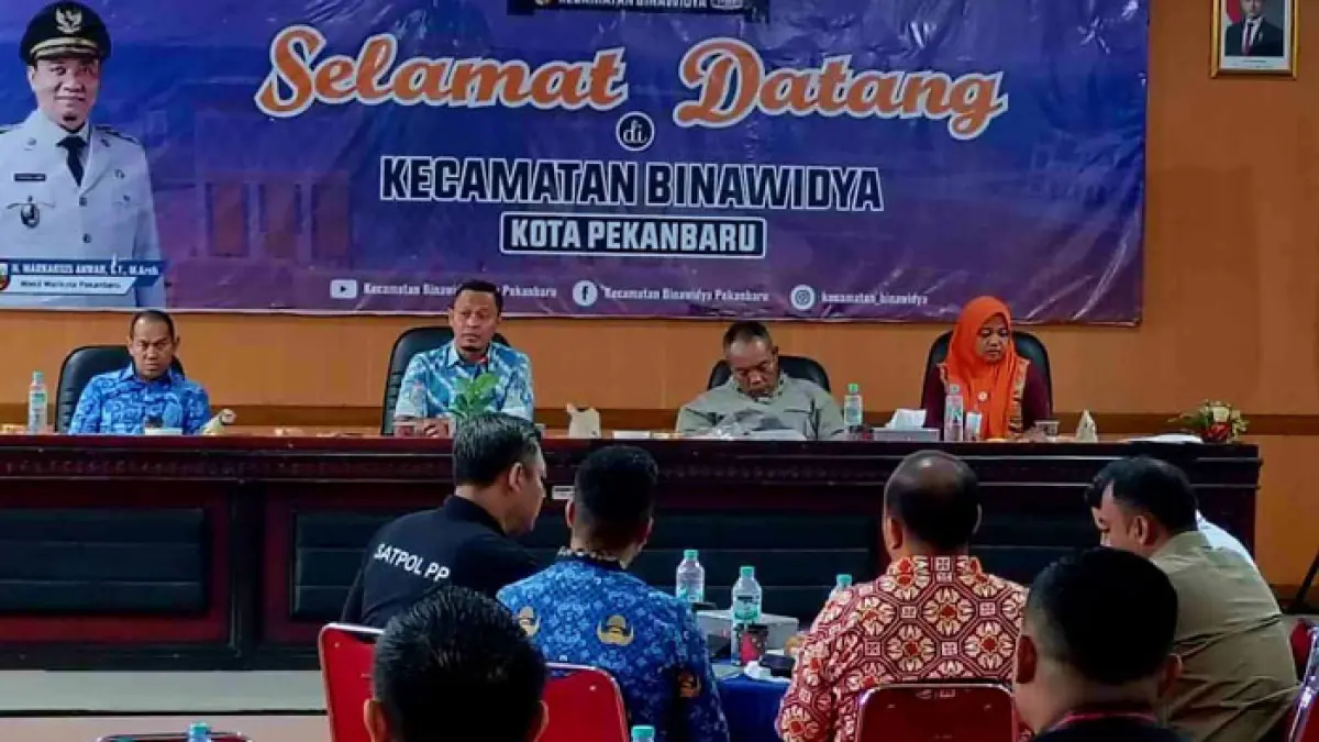 Wako Pekanbaru Agung Nugroho mengumpulkan seluruh camat dalam agenda coffee morning yang digelar di Kantor Kecamatan Binawidya, Jumat (17/7/2026). (Istimewa) 