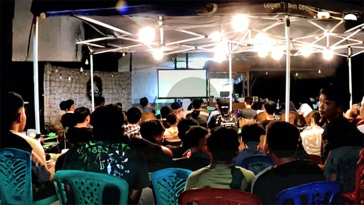 Masyarakat Tembilahan antusias ikuti nonton bareng pertandingan sepak bola Piala Dunia tahun 2026, foto diambil belum lama ini. (Istimewa)