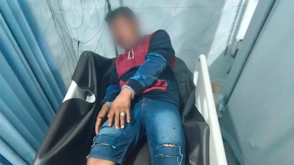 Pelaku SD saat dibawa ke RS Bhayangkara Polda Riau untuk mendapat perawatan luka tembak. (Istimewa)