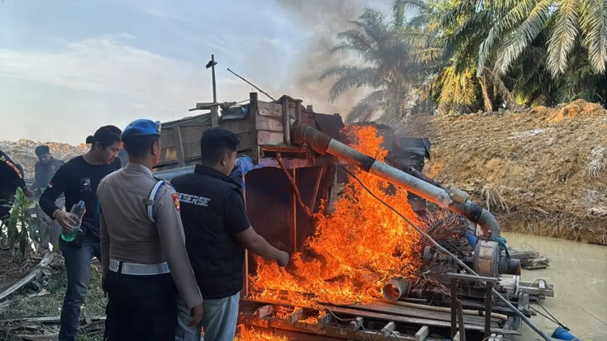 Penindakan aktivitas PETI di Kuansing terus dilakukan oleh Polres Kuansing dan jajaran. Dalam seminggu ini, 90 rakit PETI berhasil dimusnahkan di lokasi. (Polres Kuansing)