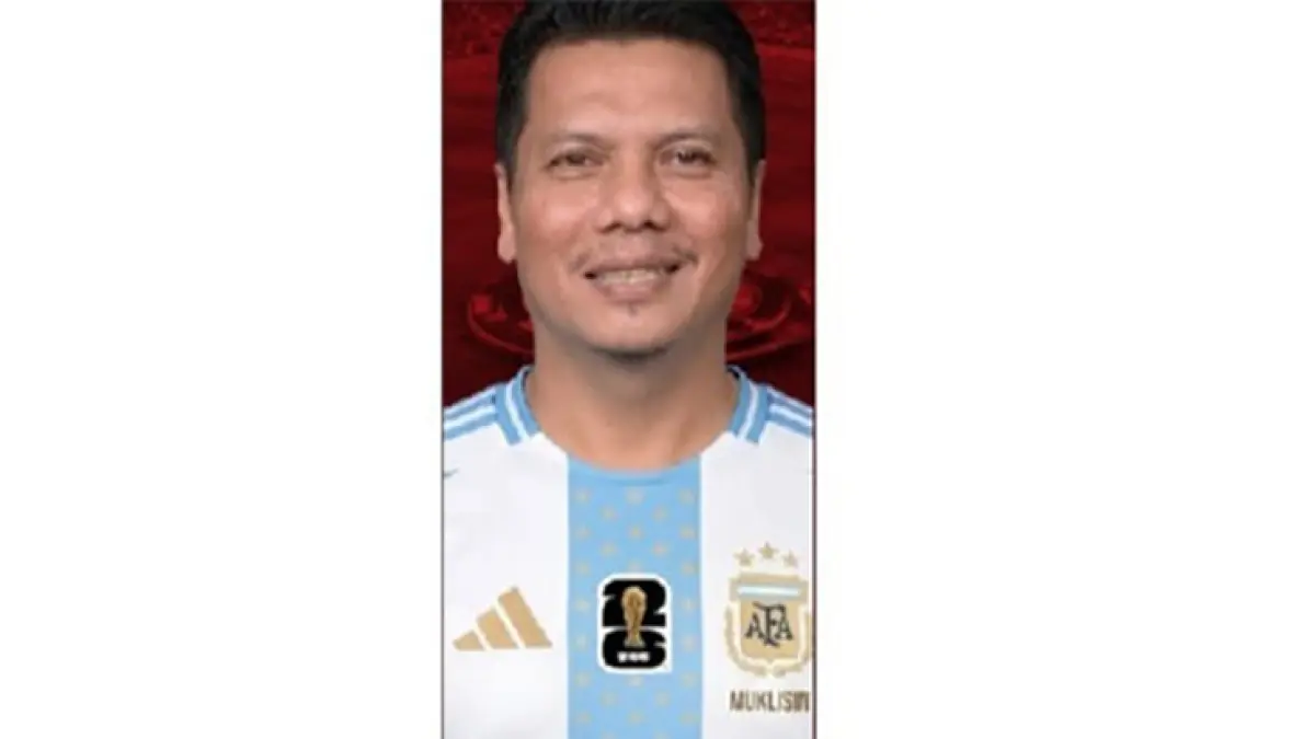Plt Bupati Kuansing H Muklisin dengan Kostum khas Argentina menjelang laga final Piala Dunia 2026, Ahad (19/7/2026) siang.