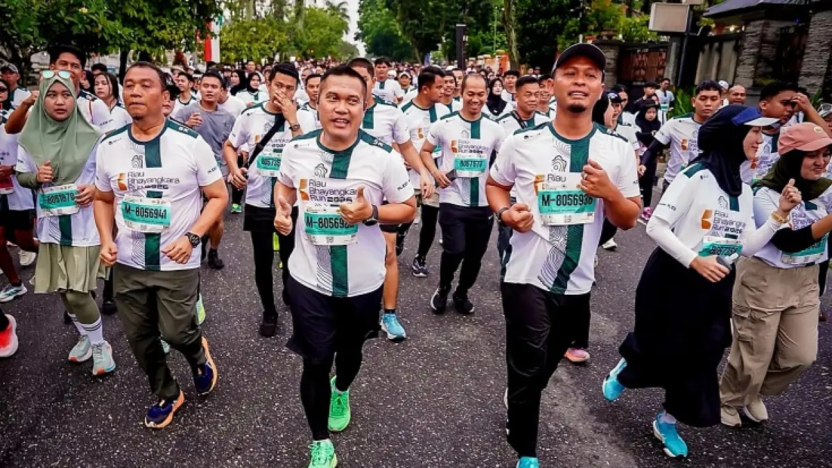 Wali Kota Agung Nugroho Ikut Meriahkan Riau Bhayangkara Run 2026. (Dokpim Pemko Pekanbaru)