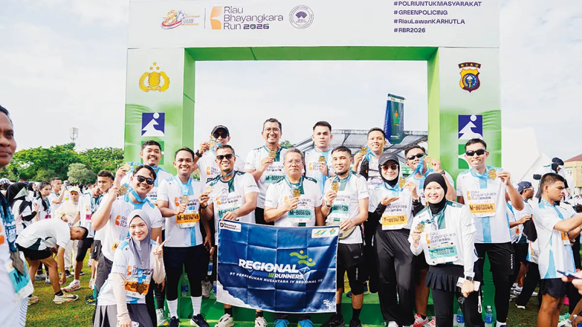 Karyawan PTPN IV Regional III foto bersama saat mengikuti&nbsp;Riau Bhayangkara Run 2026, Ahad (19/7/2026). (Humas PTPN IV Regional III untuk riau pos)
