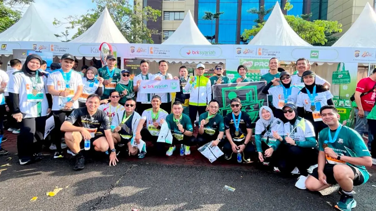Partisipasi BRK Syariah  dalam menyukseskan Riau Bhayangkara Run yang diselenggarakan Polda Riau di Lapangan Mapolda Riau, Pekanbaru, Minggu (19/7/2026).
