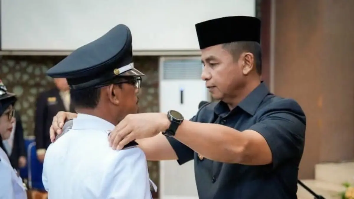 Bupati Kampar Ahmad Yuzar melantik dan mengambil sumpah jabatan 22 Penjabat (Pj) Kepala Desa di Aula Kantor Bupati Kampar, Selasa (21/7/2026). (Diskominfo untuk Riaupos.co)