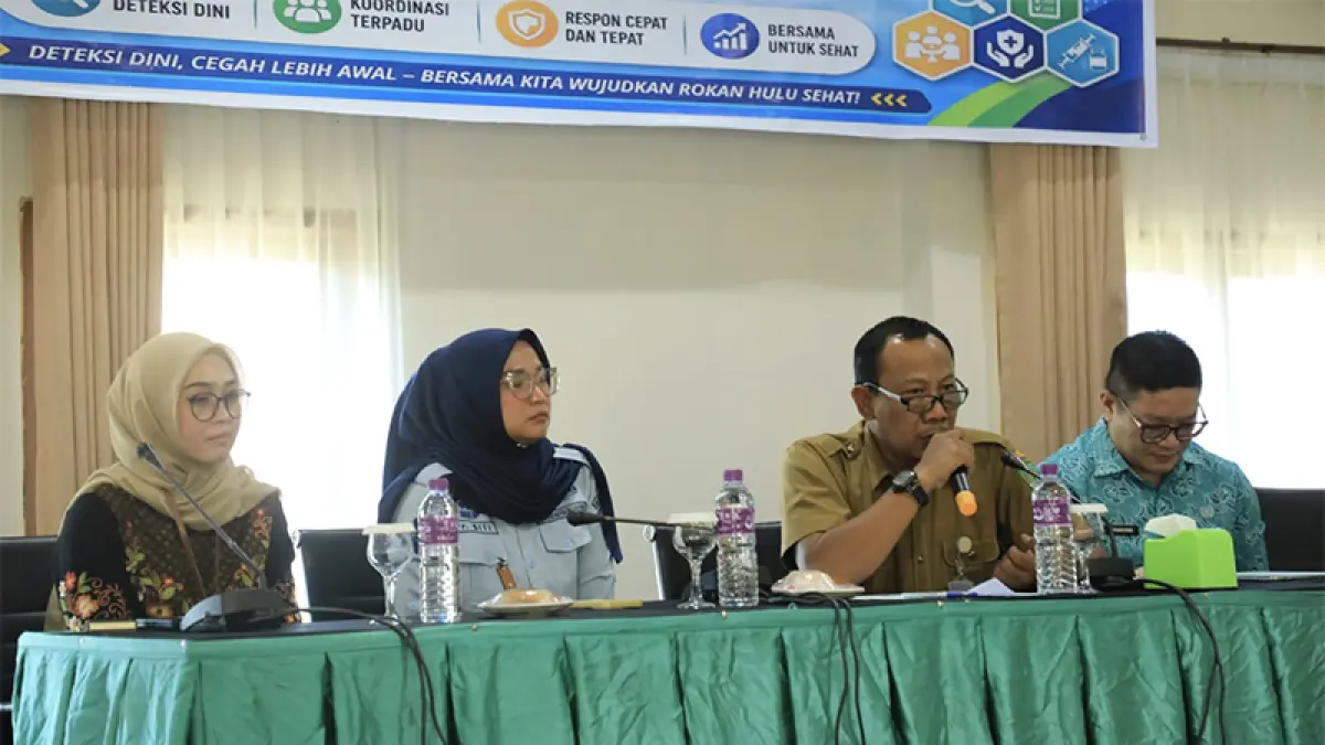 Kadiskes dr Bambang Triono MM membuka Rakor Pencegahan dan Pengendalian Penyakit di Sapadia Hotel Pasirpengaraian, Selasa (21/7/2026). Foto Dinas Kominfo Rohul untuk Riaupos.co